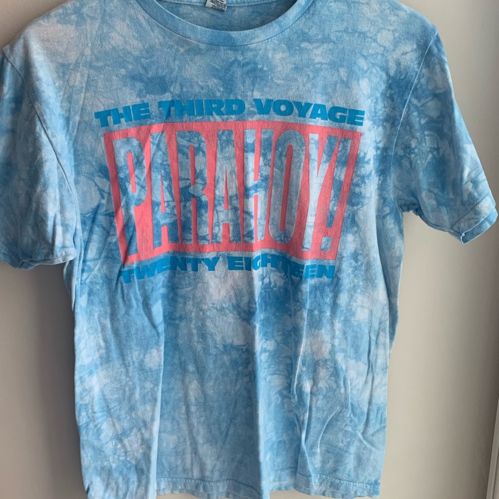 SOLD! Parahoy 2018 Blue Pink and White Short Sleeve Tie-Dye Shirt in Size Medium